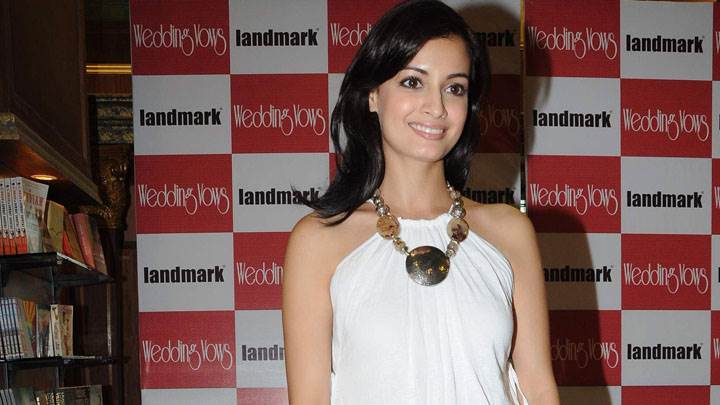 Dia Mirza Smiling Face In Wedding Wows Event